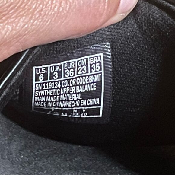 Skechers x Line Friends BT21 plush slides Sz 6 Rare - Picture 6 of 6